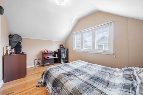 Photo 18 at 32 Genthorn Avenue, Kipling, Toronto