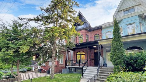 Photo 1 at 122 Crawford Street, Bellwoods, Toronto