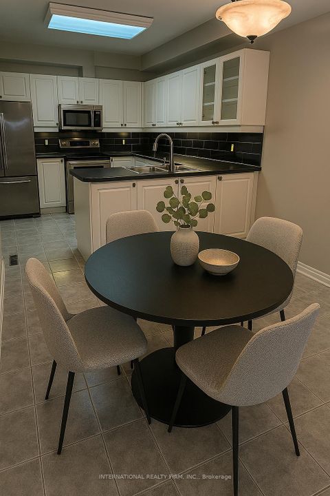 Photo 1 at 27 - 255 Shaftsbury Avenue, Westbrook, Richmond Hill