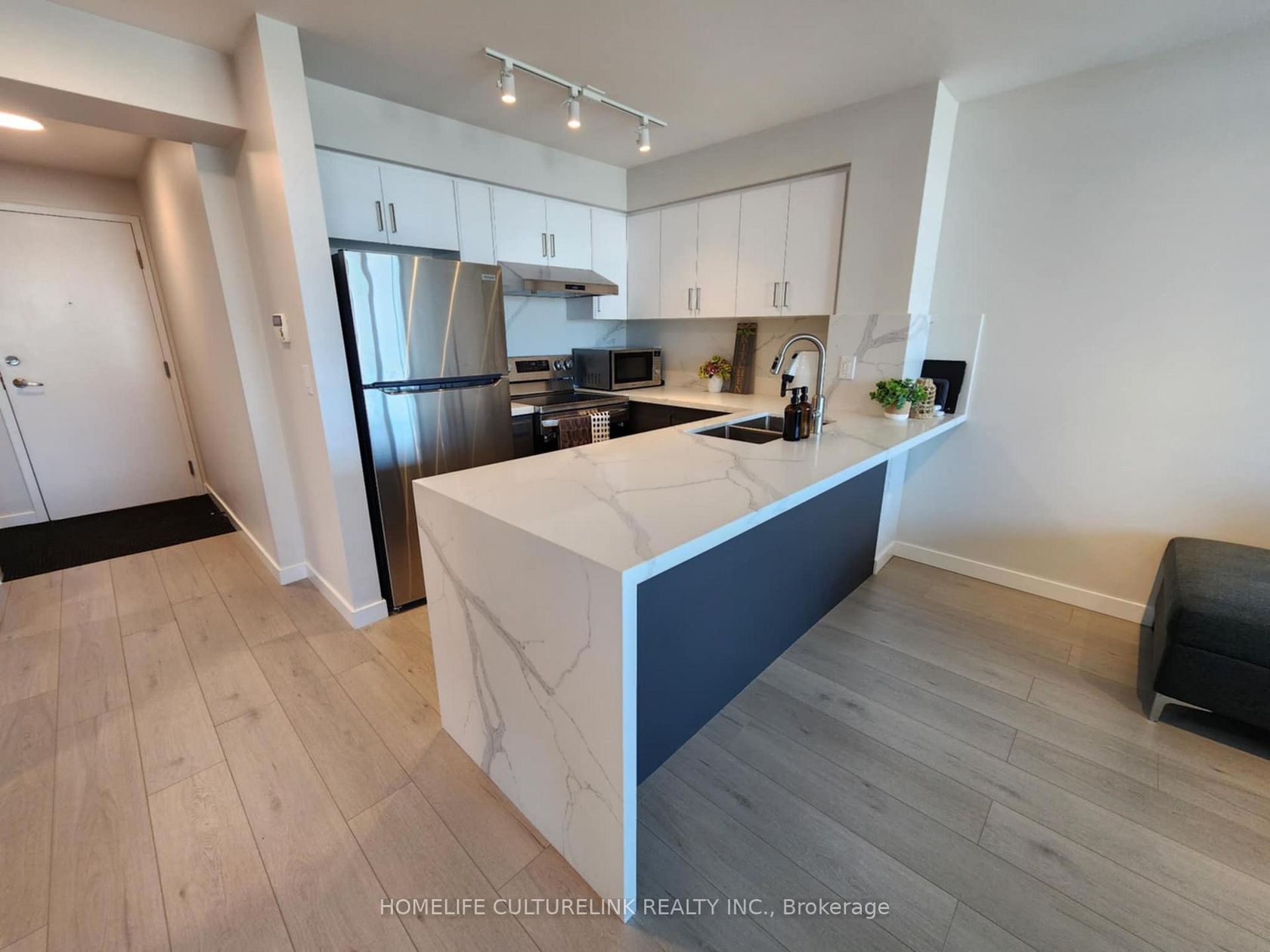 305 - 50 Brian Harrison Way, Bendale, Toronto by Loree Meneguzzi Real Estate 305 - 50 Brian Harrison Way, Bendale, Toronto