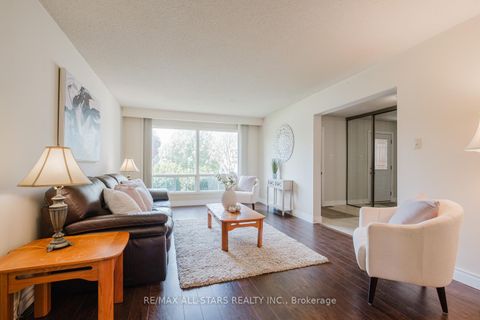 Photo 4 at 45 Wellpark Boulevard, Agincourt North, Toronto Photo 4 at 45 Wellpark Boulevard, Agincourt North, Toronto