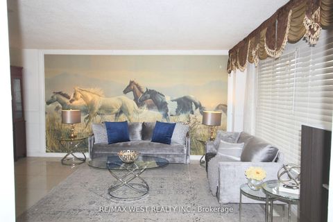 Photo 4 at 19 Lynmont Road, Clairville, Toronto