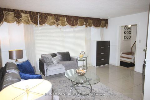 Photo 5 at 19 Lynmont Road, Clairville, Toronto