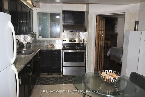 Photo 8 at 19 Lynmont Road, Clairville, Toronto