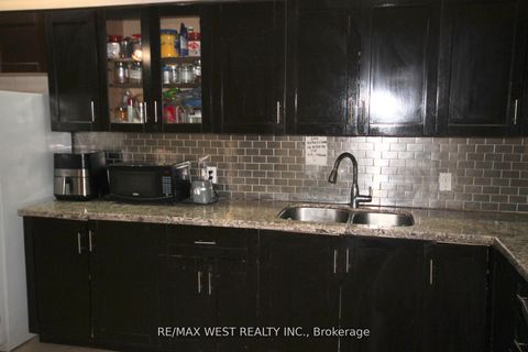 Photo 10 at 19 Lynmont Road, Clairville, Toronto