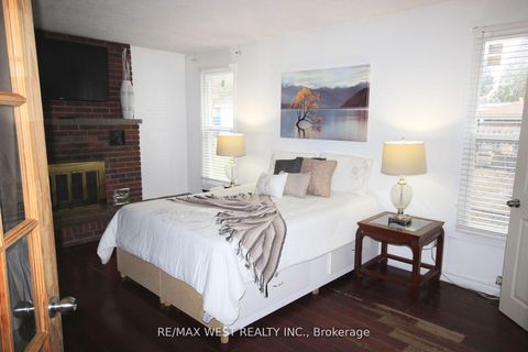 Photo 13 at 19 Lynmont Road, Clairville, Toronto