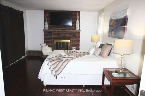 Photo 14 at 19 Lynmont Road, Clairville, Toronto