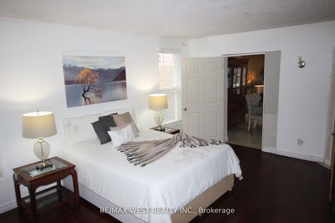 Photo 15 at 19 Lynmont Road, Clairville, Toronto