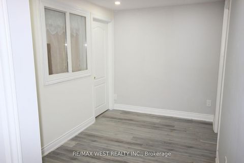 Photo 19 at 19 Lynmont Road, Clairville, Toronto