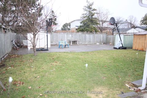 Photo 24 at 19 Lynmont Road, Clairville, Toronto
