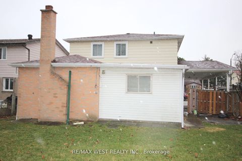 Photo 25 at 19 Lynmont Road, Clairville, Toronto
