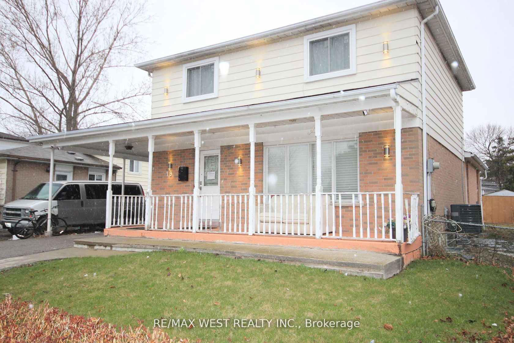 19 Lynmont Road, Clairville, Toronto 