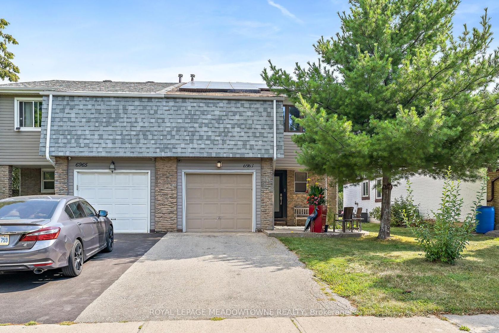 6963 Pamplona Mews, Meadowvale, Mississauga by Loree Meneguzzi Real Estate 6963 Pamplona Mews, Meadowvale, Mississauga