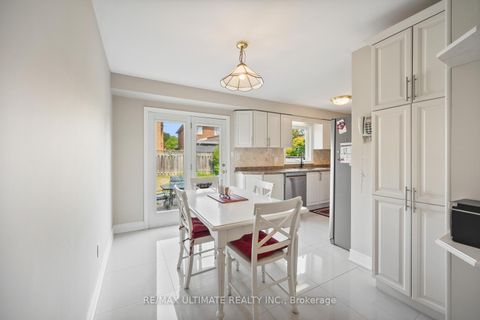 Photo 6 at 210 Ridgefield Crescent, Maple, Vaughan