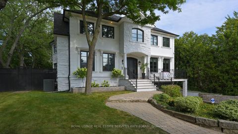 Photo 3 at 2 Gordon Road, Windfields, Toronto