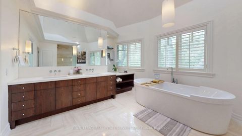 Photo 19 at 2 Gordon Road, Windfields, Toronto