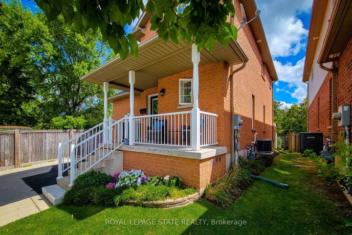 Photo 3 at 9 - 78 Peachwood Crescent, Stoney Creek, Hamilton