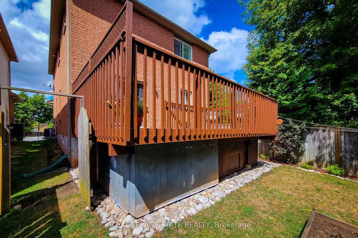 Photo 6 at 9 - 78 Peachwood Crescent, Stoney Creek, Hamilton