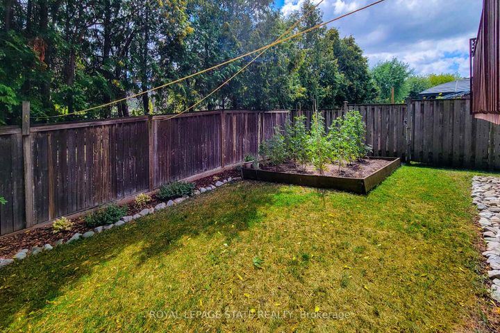 Photo 7 at 9 - 78 Peachwood Crescent, Stoney Creek, Hamilton