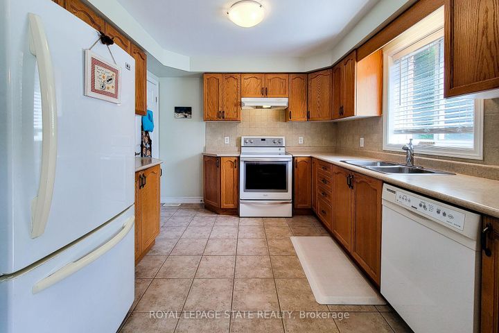 Photo 22 at 9 - 78 Peachwood Crescent, Stoney Creek, Hamilton