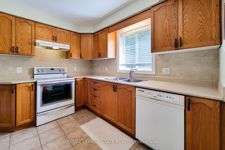 Photo 23 at 9 - 78 Peachwood Crescent, Stoney Creek, Hamilton