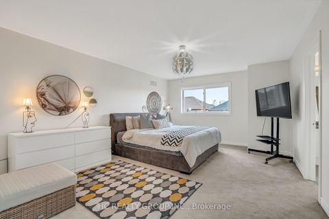 Photo 13 at 130 Royview Crescent, Vellore Village, Vaughan