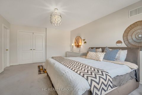 Photo 14 at 130 Royview Crescent, Vellore Village, Vaughan