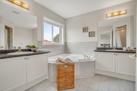 Photo 15 at 130 Royview Crescent, Vellore Village, Vaughan