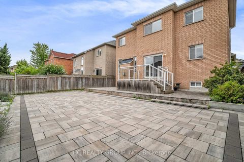 Photo 32 at 130 Royview Crescent, Vellore Village, Vaughan