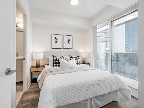 Photo 9 at 1611 - 55 Cooper Street, Waterfront Communities C8, Toronto