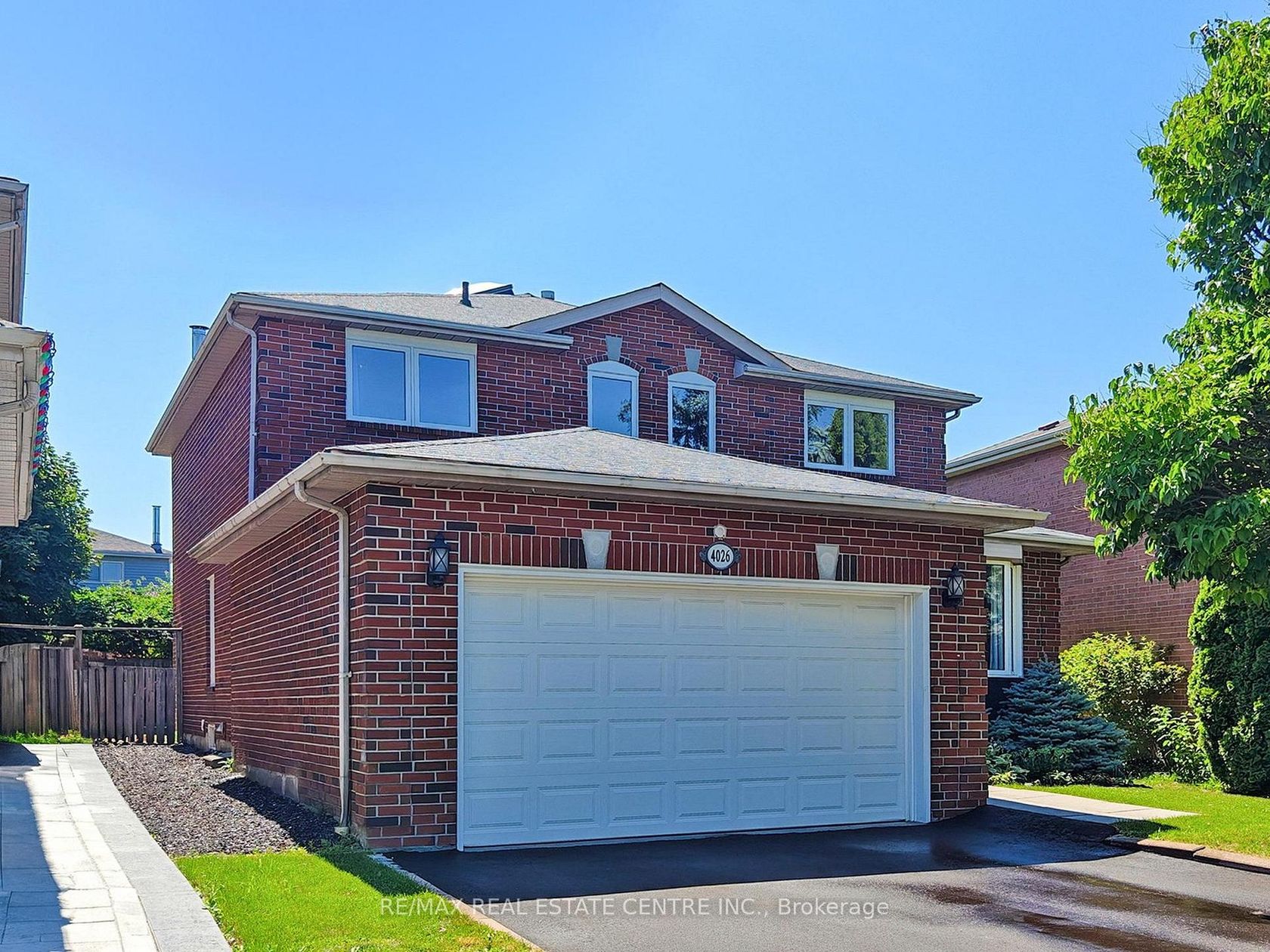 4026 Renfrew Crescent, Erin Mills, Mississauga by Loree Meneguzzi Real Estate 4026 Renfrew Crescent, Erin Mills, Mississauga