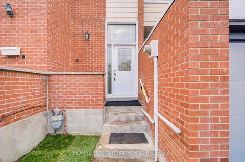 Photo 2 at 6 Sprucewood Court, L'Amoreaux, Toronto