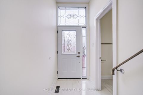 Photo 3 at 6 Sprucewood Court, L'Amoreaux, Toronto