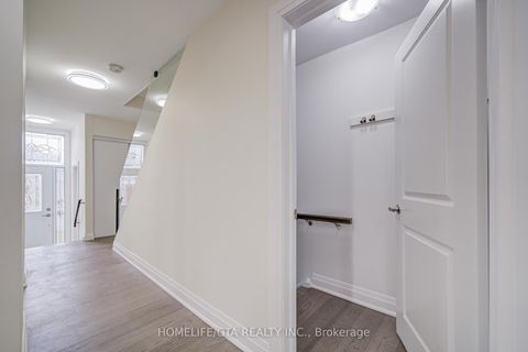 Photo 6 at 6 Sprucewood Court, L'Amoreaux, Toronto