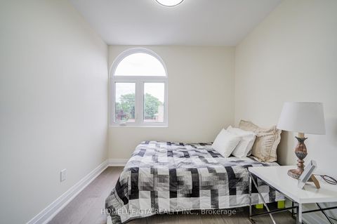 Photo 21 at 6 Sprucewood Court, L'Amoreaux, Toronto
