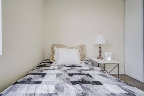 Photo 23 at 6 Sprucewood Court, L'Amoreaux, Toronto