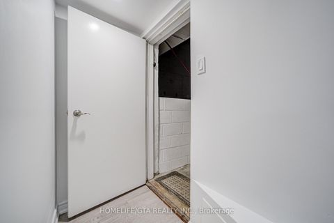 Photo 38 at 6 Sprucewood Court, L'Amoreaux, Toronto