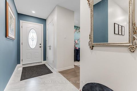 Photo 2 at 17 Tillbrook Court, Malvern, Toronto