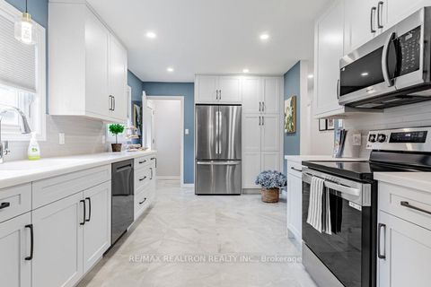 Photo 8 at 17 Tillbrook Court, Malvern, Toronto