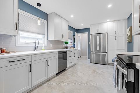 Photo 9 at 17 Tillbrook Court, Malvern, Toronto