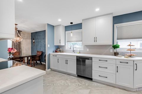 Photo 10 at 17 Tillbrook Court, Malvern, Toronto