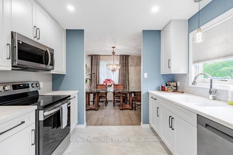 Photo 11 at 17 Tillbrook Court, Malvern, Toronto