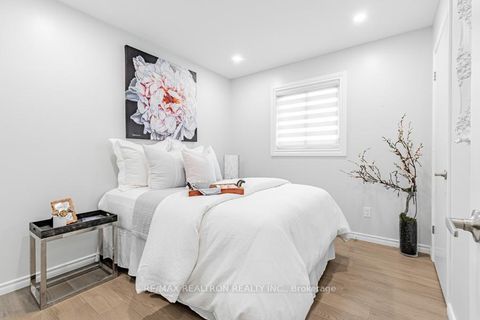 Photo 14 at 17 Tillbrook Court, Malvern, Toronto