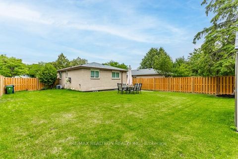 Photo 25 at 17 Tillbrook Court, Malvern, Toronto
