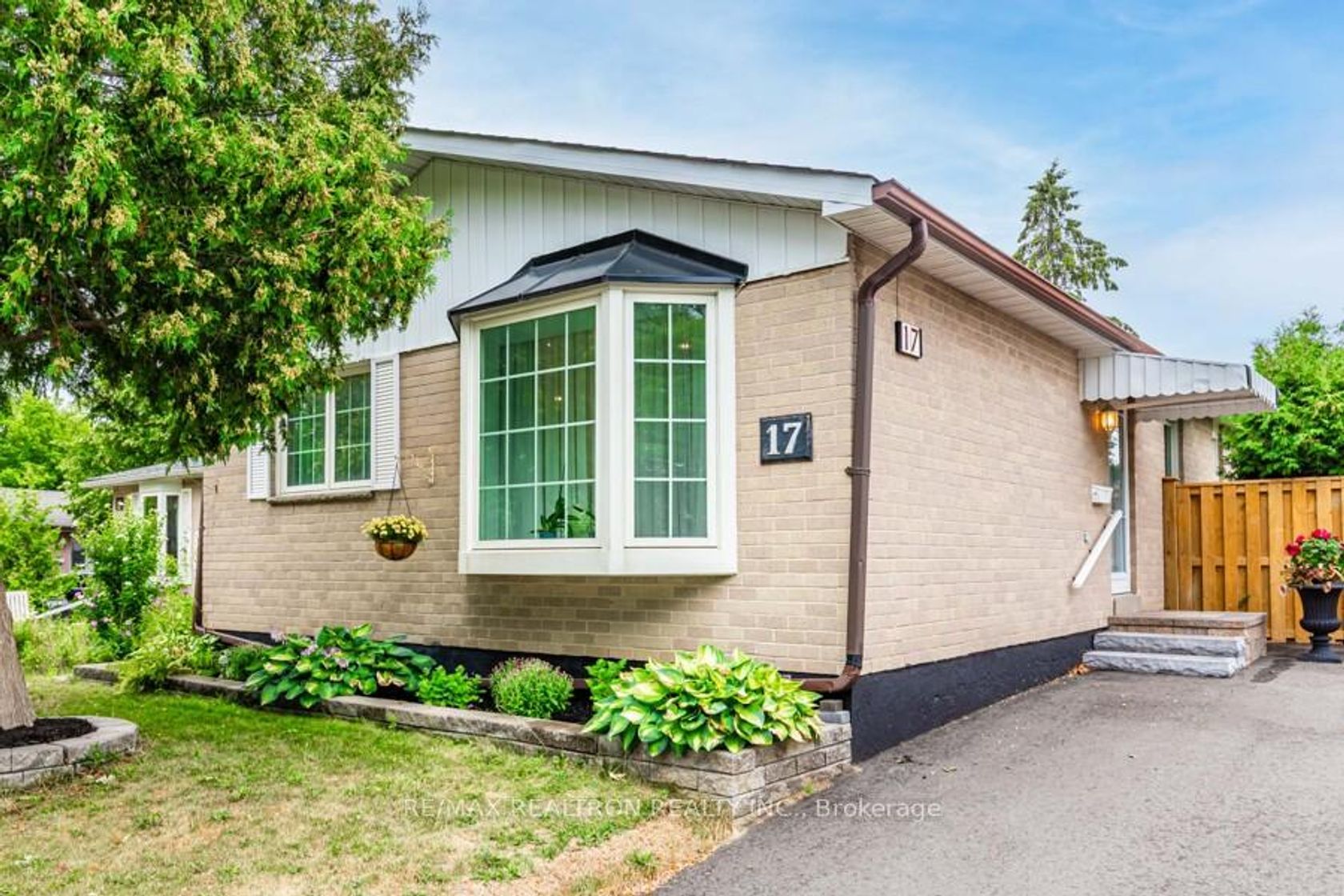 17 Tillbrook Court, Malvern, Toronto 