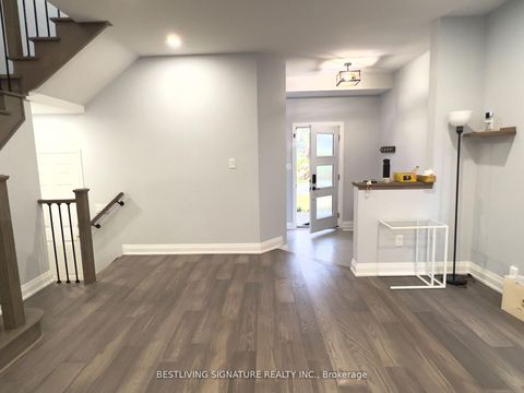 Photo 1 at 103 Antique Drive, Oak Ridges Lake Wilcox, Richmond Hill