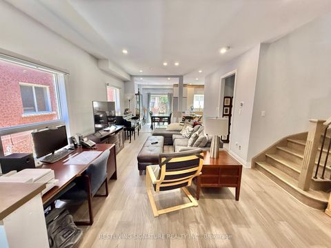 Photo 2 at 103 Antique Drive, Oak Ridges Lake Wilcox, Richmond Hill