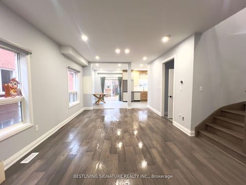 Photo 3 at 103 Antique Drive, Oak Ridges Lake Wilcox, Richmond Hill