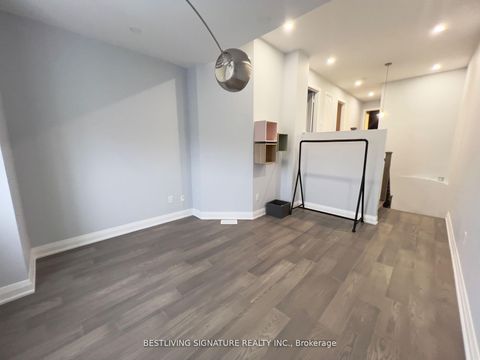 Photo 10 at 103 Antique Drive, Oak Ridges Lake Wilcox, Richmond Hill