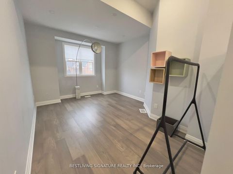 Photo 11 at 103 Antique Drive, Oak Ridges Lake Wilcox, Richmond Hill